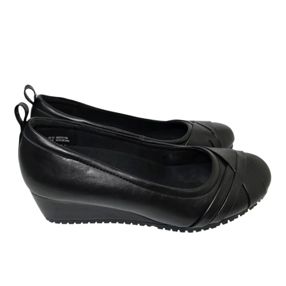 Women’s Black Slip-Resistant Wedge Flats